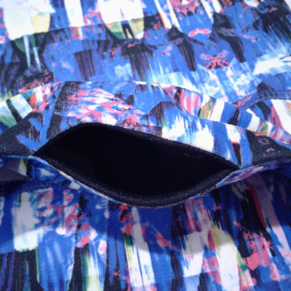 Fabletics Salar Printed PowerHold Capri Leggings - Picture 5 of 7